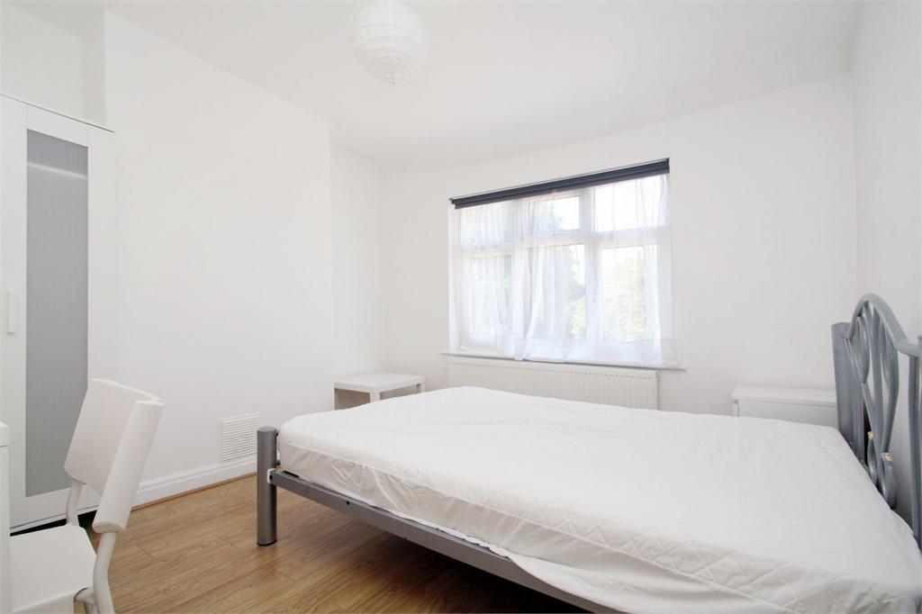 Chiltern View Road, UXBRIDGE, Middlesex 3 bed semidetached house for