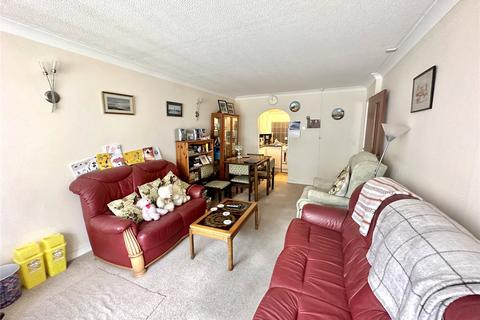 1 bedroom apartment for sale, Milford Road, Pennington, Lymington, Hampshire, SO41