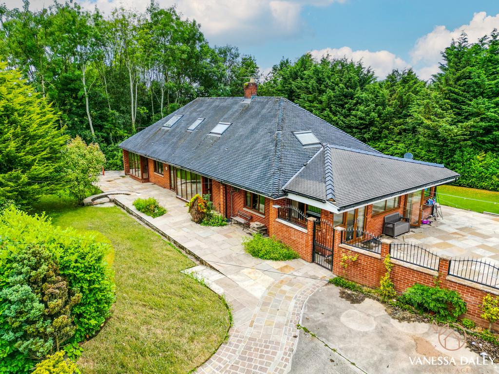 Preston PR2 7 bed detached house for sale £500,000