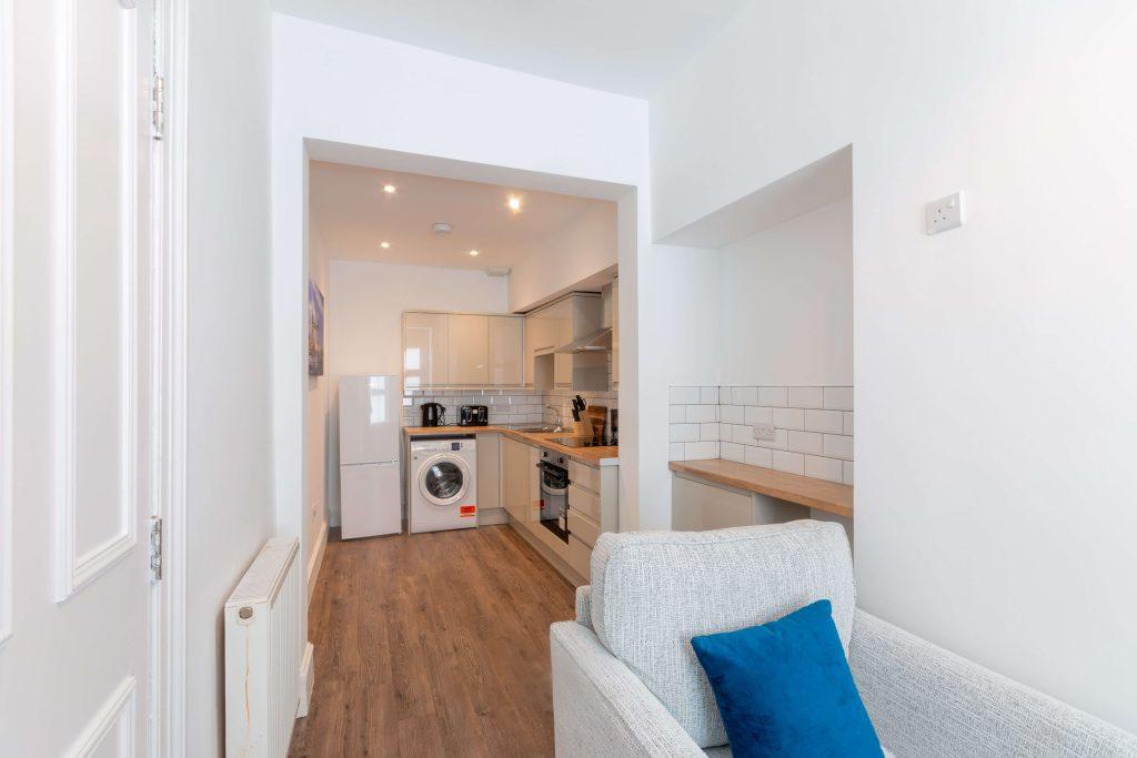 1481L Temple Park Crescent, Edinburgh, EH11 1HX 3 bed flat £2,175