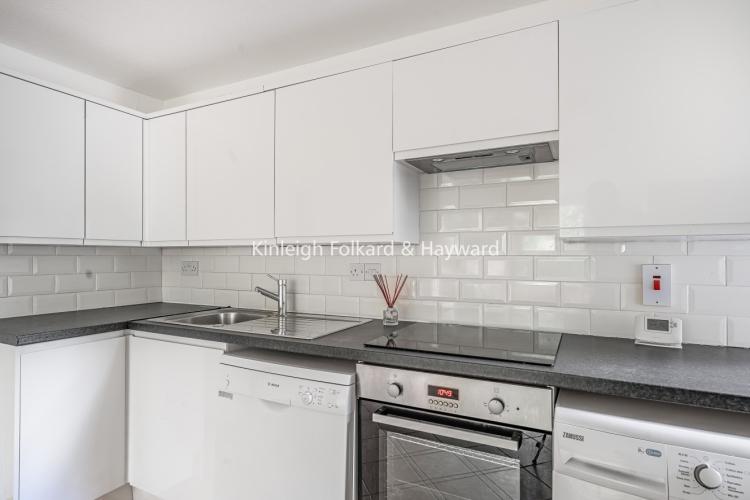 Apex Close Beckenham BR3 2 bed £1,600 pcm (£369 pw)