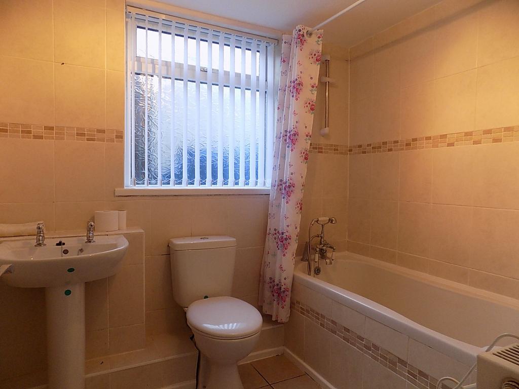Julian Street, South Shields, Tyne... 2 bed ground floor flat £85,000