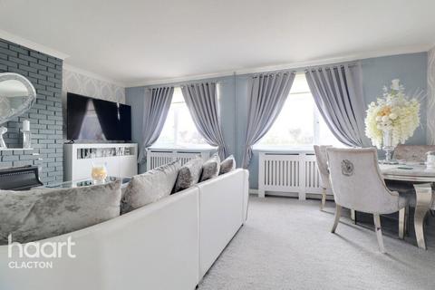 3 bedroom apartment for sale, Tudor Parade, Clacton-On-Sea