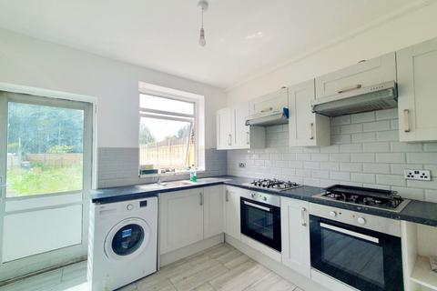 Studio to rent, Green Road, Southgate