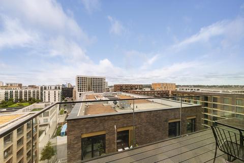 2 bedroom flat for sale, John Cabot House, Royal Wharf, London, E16