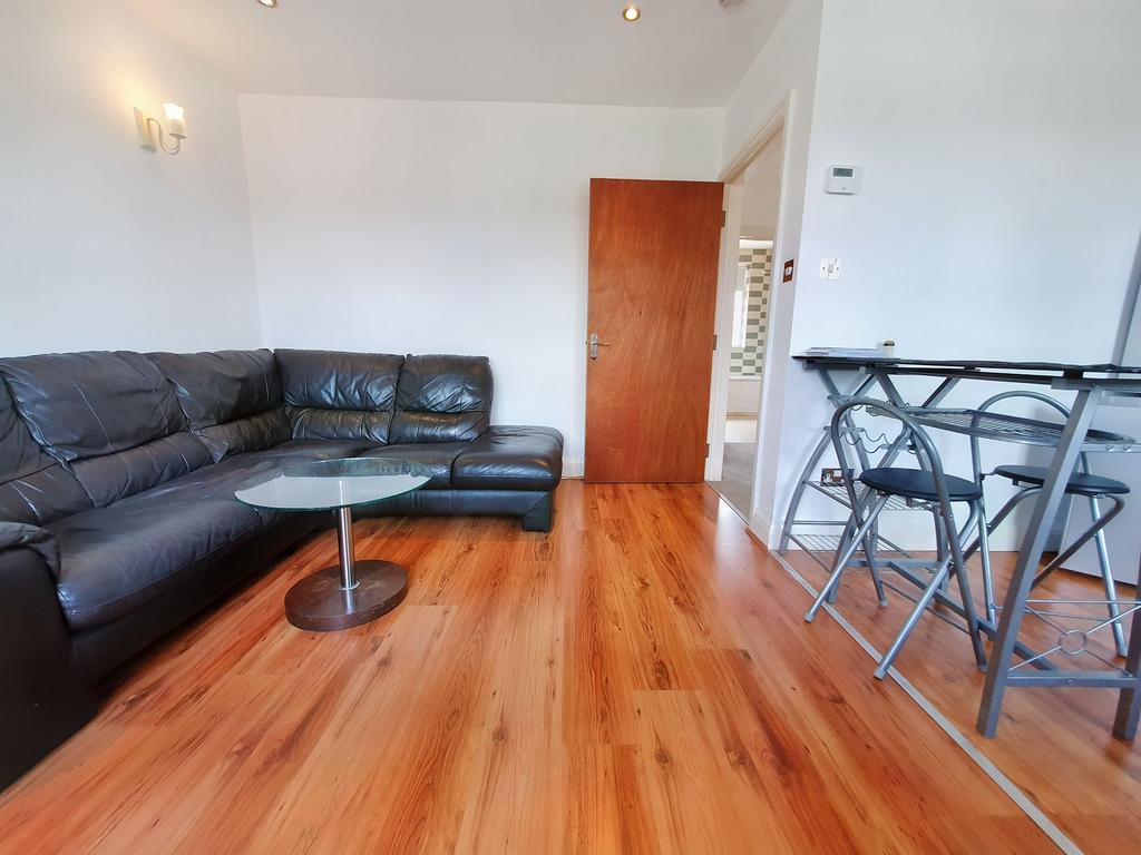 Waverley Road, Harrow, HA2 1 bed £1,300 pcm (£300 pw)
