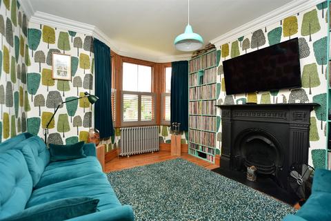 25 Roebuck Road, Rochester, ME1 1UE