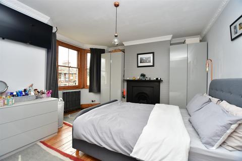 25 Roebuck Road, Rochester, ME1 1UE