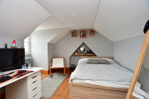 25 Roebuck Road, Rochester, ME1 1UE