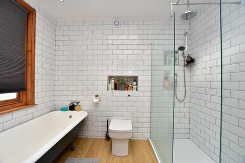 25 Roebuck Road, Rochester, ME1 1UE