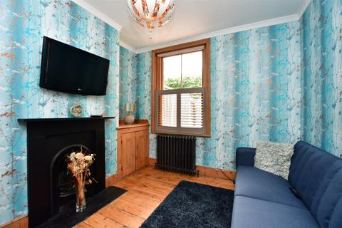 25 Roebuck Road, Rochester, ME1 1UE