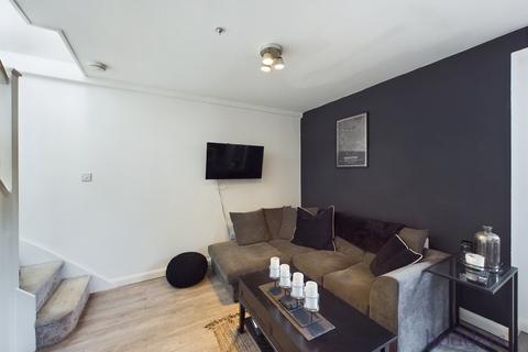 1 bedroom apartment for sale - Windsor Street, Chertsey, Surrey, KT16