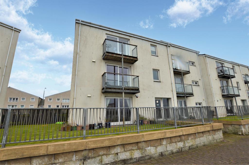 92 Mariners View, Ardrossan, KA22 8BH 2 bed flat £109,000