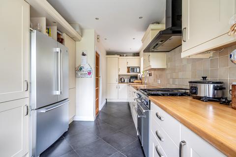32 Barnhill, Pinner, HA5 2SX