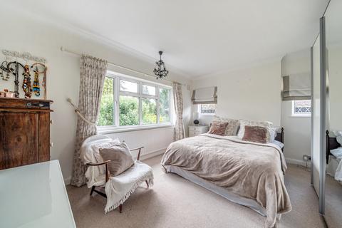 32 Barnhill, Pinner, HA5 2SX