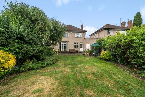 32 Barnhill, Pinner, HA5 2SX