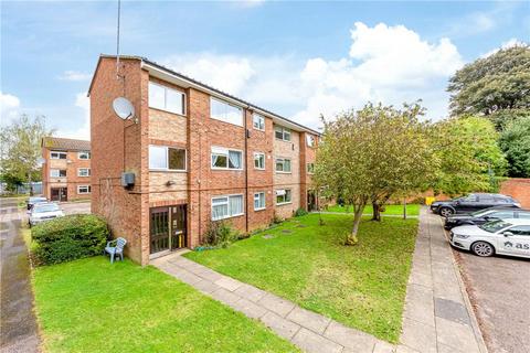 2 bedroom flat for sale, Aysgarth Close, Harpenden, AL5