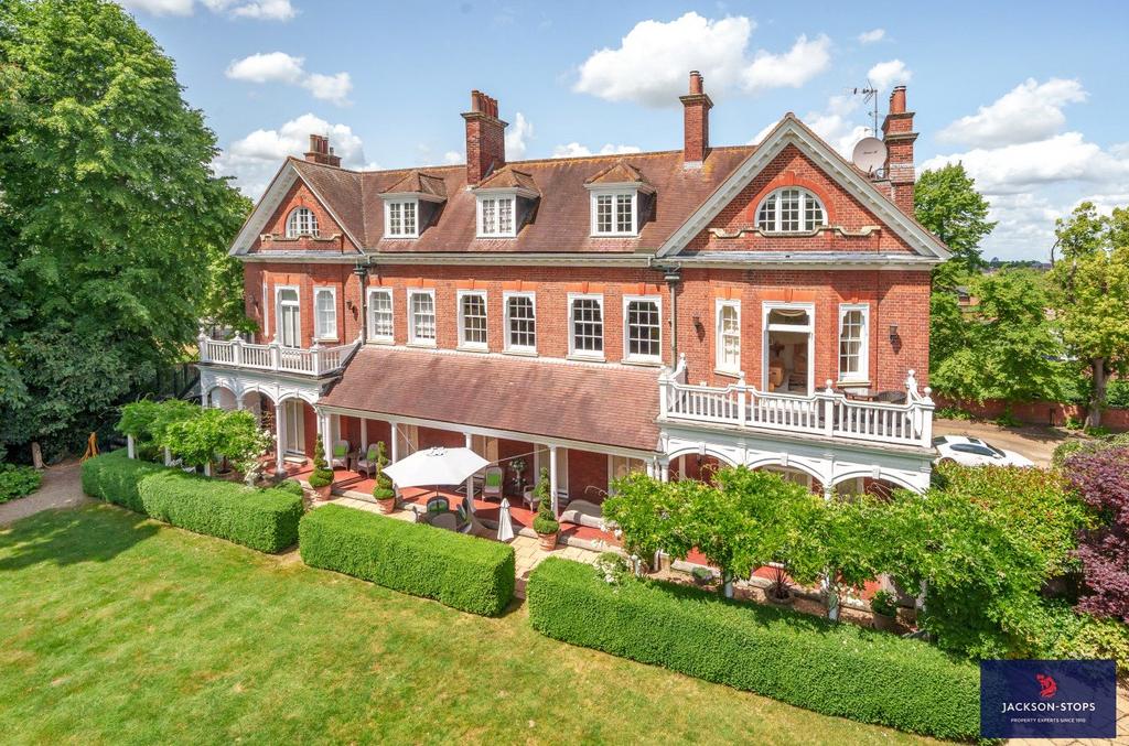 Queensberry House, High Street, Newmarket, Suffolk, CB8 2 bed apartment
