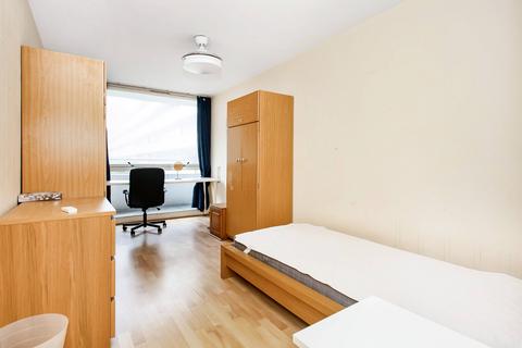 2 bedroom flat to rent, Clipstone Street, London W1W