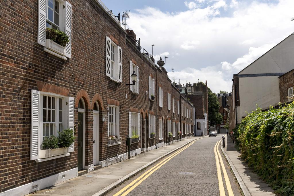 Paradise Walk, London, SW3 3 bed terraced house for sale £1,995,000