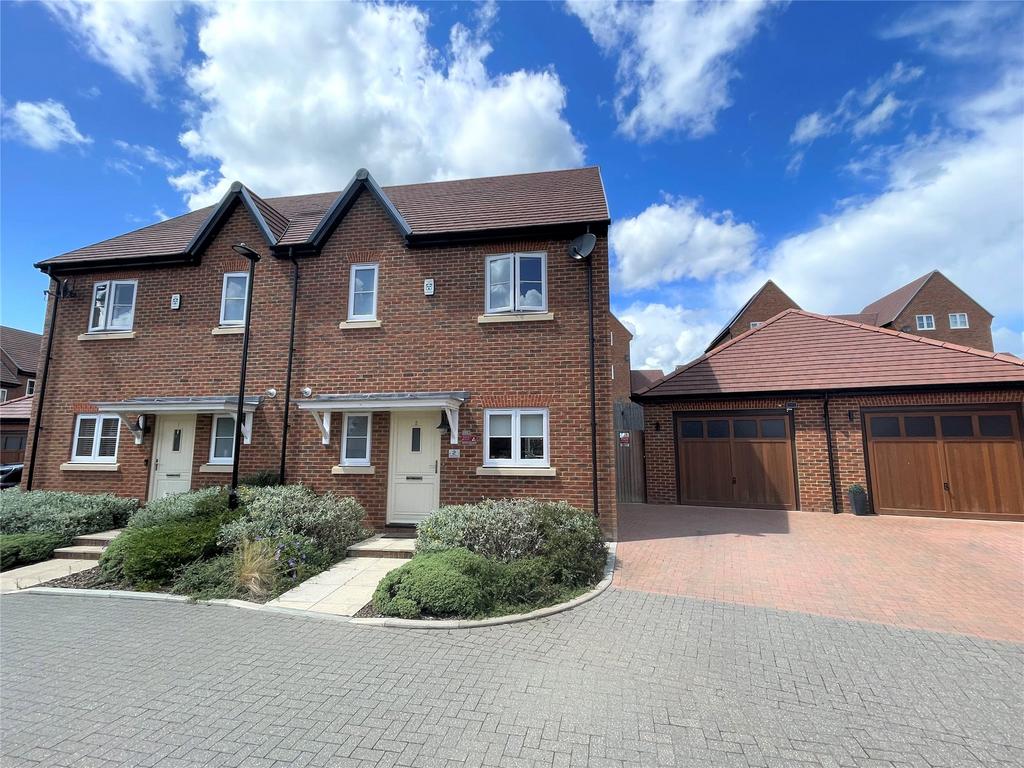 Mallow Grove, Warfield, Bracknell, Berkshire, RG42 3 bed semidetached