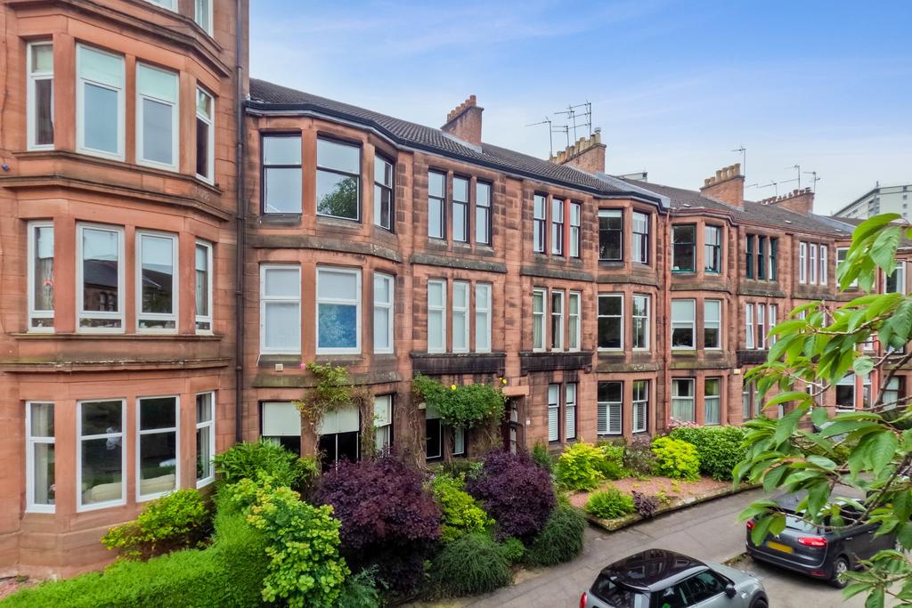Marlborough Avenue, Flat 2/1, Broomhill, Glasgow, G11 7BJ 2 bed
