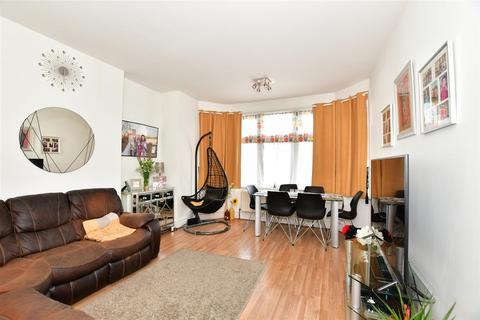 2 bedroom flat for sale, Cranbrook Road, Ilford, Essex