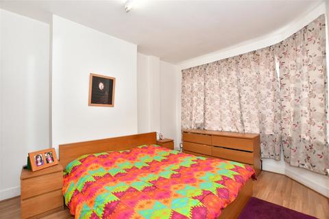 2 bedroom flat for sale, Cranbrook Road, Ilford, Essex