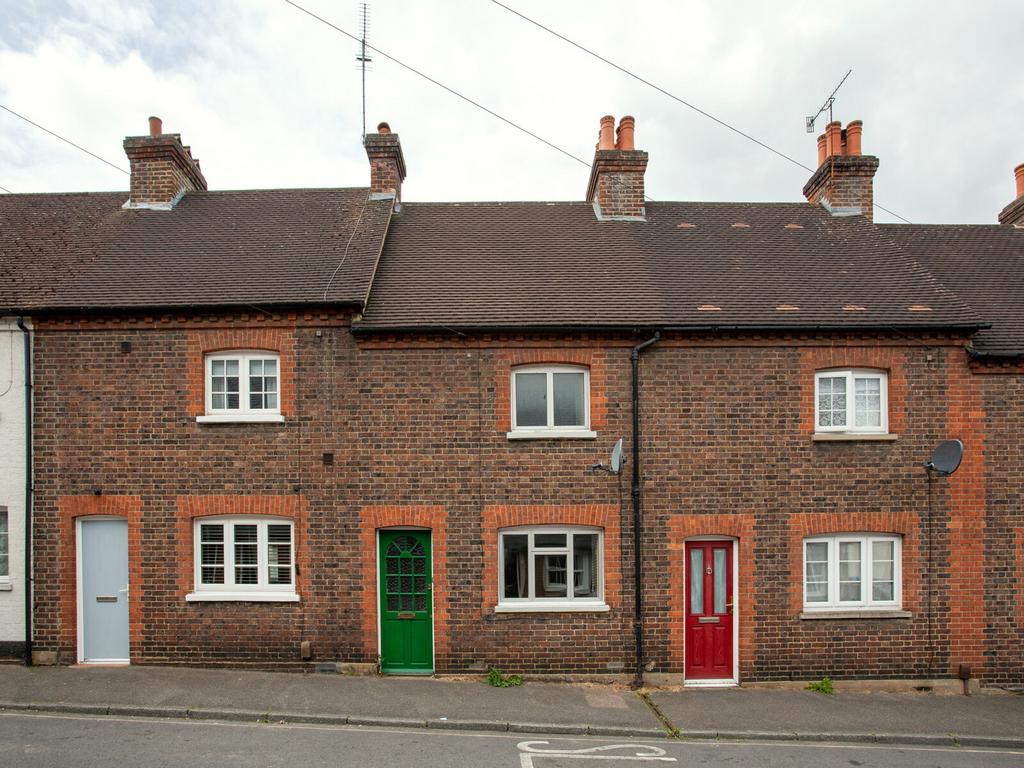 Ansell Road, Dorking, Surrey 2 bed terraced house for sale £400,000