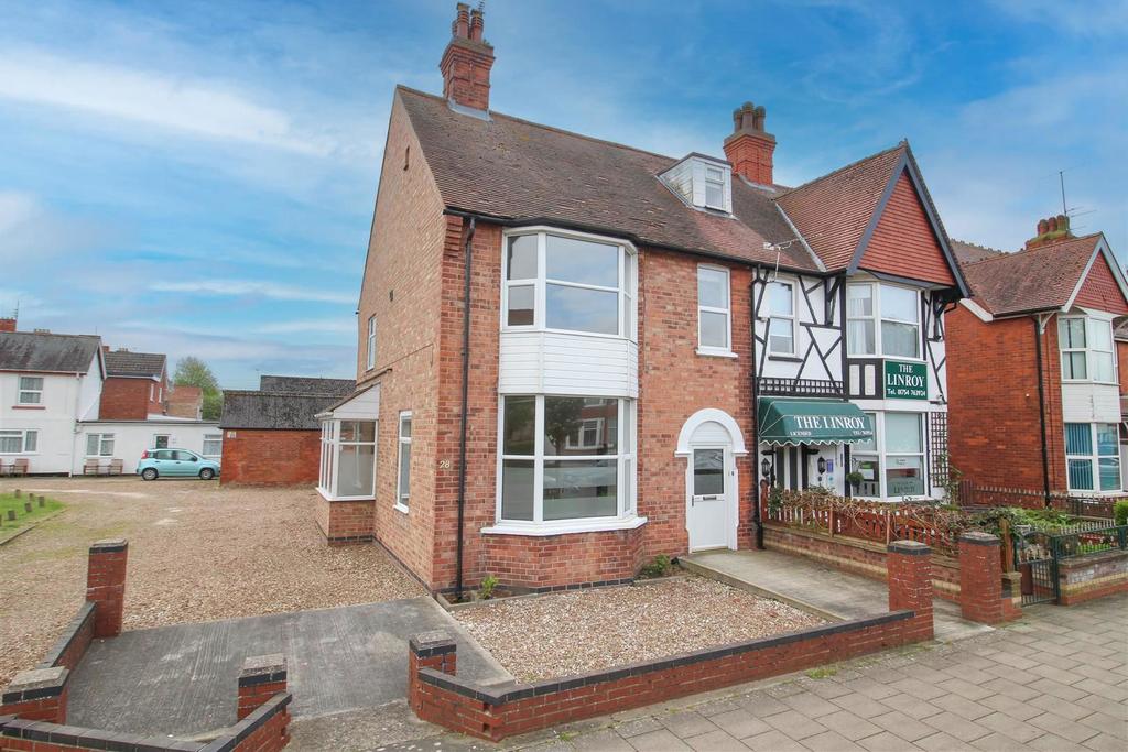 Lumley Avenue, Skegness, Lincolnshire, PE25 2AT Office £135,000