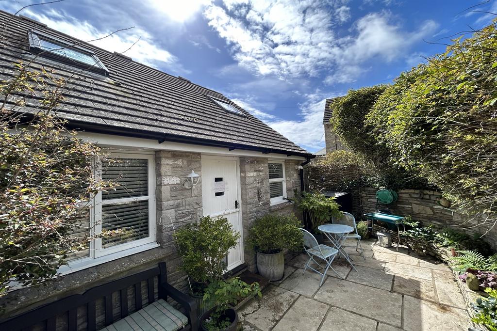 Swanage 2 bed semidetached house for sale £350,000