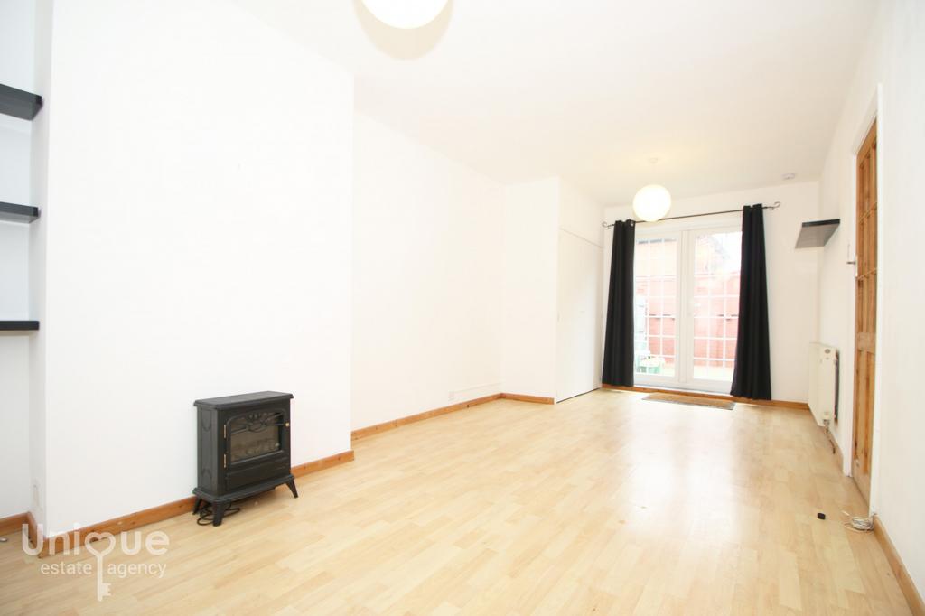 Canterbury Avenue, Blackpool... 3 bed terraced house £650 pcm (£150 pw)