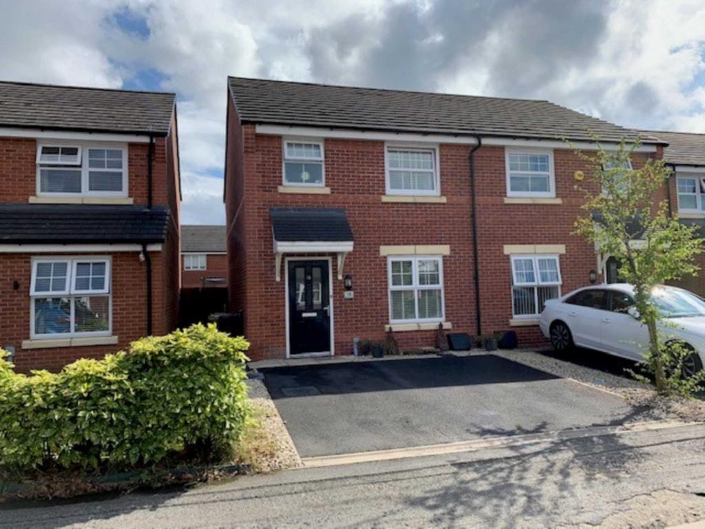 Cotton Meadows, Bolton 3 bed semidetached house for sale £250,000