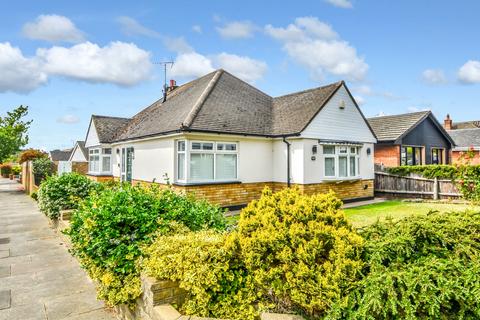 2 bedroom detached bungalow for sale - Woodgrange Drive, Southend-On-Sea SS1