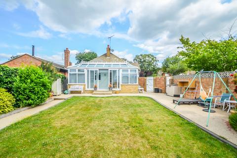 2 bedroom detached bungalow for sale - Woodgrange Drive, Southend-On-Sea SS1