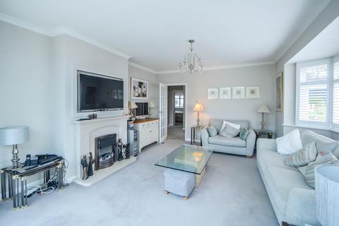 2 bedroom detached bungalow for sale - Woodgrange Drive, Southend-On-Sea SS1