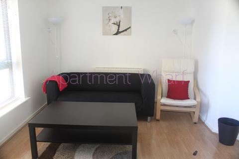 1 bedroom in a flat share to rent, Farrance Street    (Limehouse), London, E14