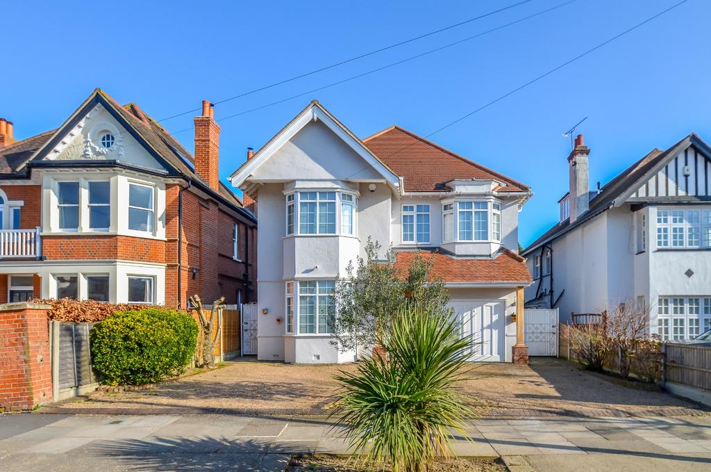 Drake Road, WestcliffOnSea SS0 5 bed detached house for sale £1,350,000