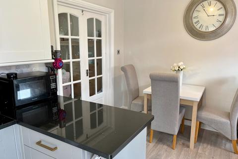 3 bedroom semi-detached house to rent, Leeds LS7