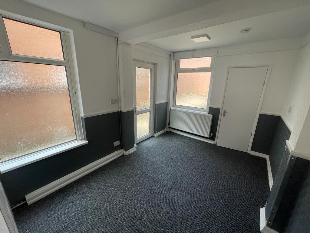 East Park Road, Leicester... 5 bed townhouse £1,400 pcm (£323 pw)