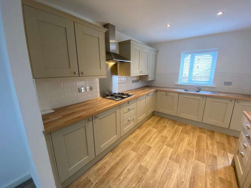 Charlestown View, Glossop, SK13 4 bed detached house £299,950