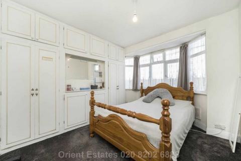 3 bedroom flat for sale, Dallas Road, London