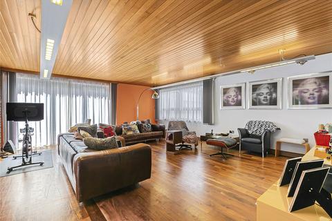 undefined, Eversley Mount, London, N21