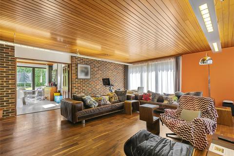 4 bedroom detached house for sale, Eversley Mount, London, N21