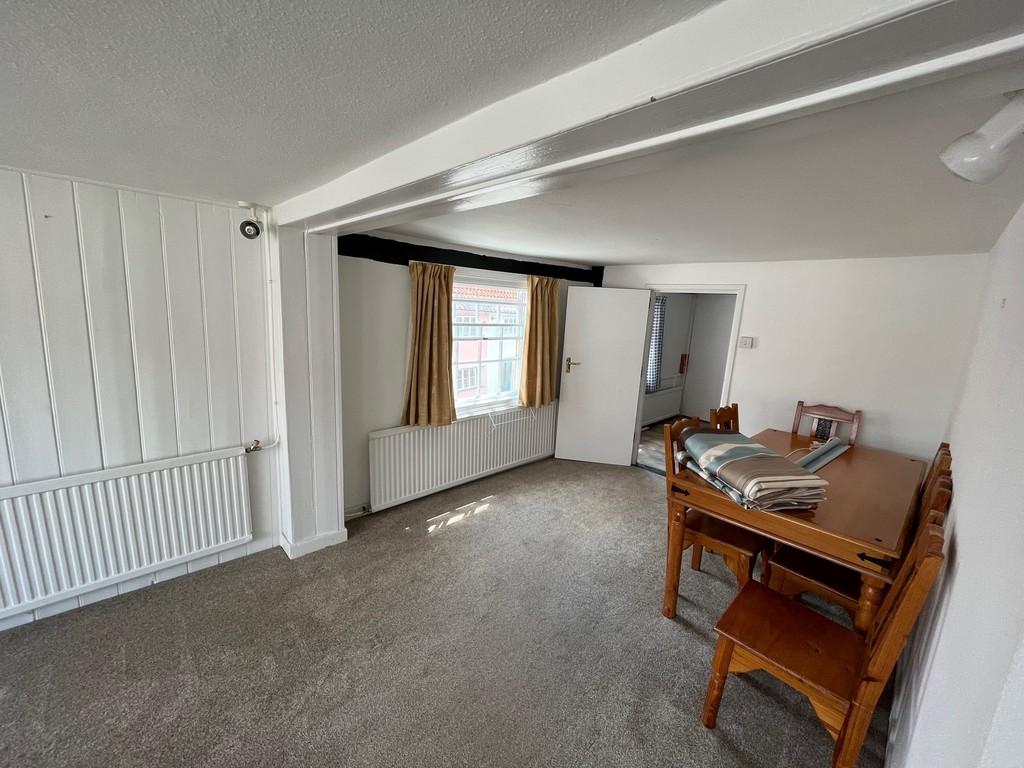Saxmundham 3 bed apartment £650 pcm (£150 pw)