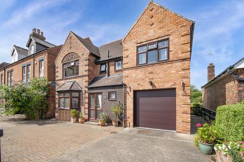 27 Holly Road, Retford, DN22 6BE