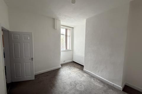 3 bedroom terraced house to rent, Jetson Street, Abbey Hey , Manchester, M18
