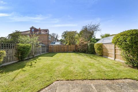 4 bedroom detached house to rent, Hersham, Surrey, KT12