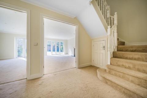 4 bedroom detached house to rent, Hersham, Surrey, KT12