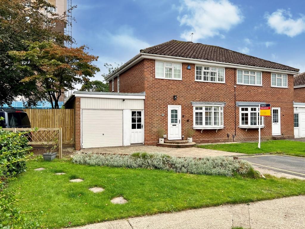 Harcourt Drive, Harrogate 3 bed semidetached house for sale £500,000